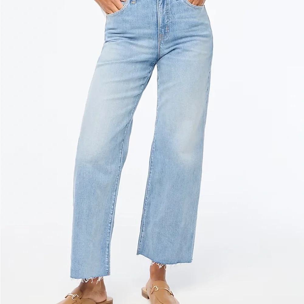 JCrew Factory Wide Leg Cropped Jeans in All-Day Stretch, Raw Hem, Size 29 (8) - Picture 2 of 7